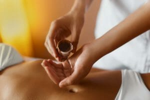 Aromaterapia e Massaggio con Oli Essenziali